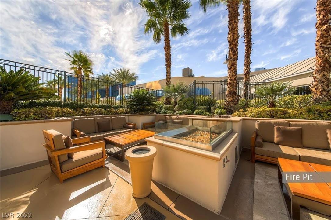 MGM Signature Strip view balcony full kitchen - 1 Br suite 2 full bath - F1  track view, Las Vegas – Updated 2023 Prices