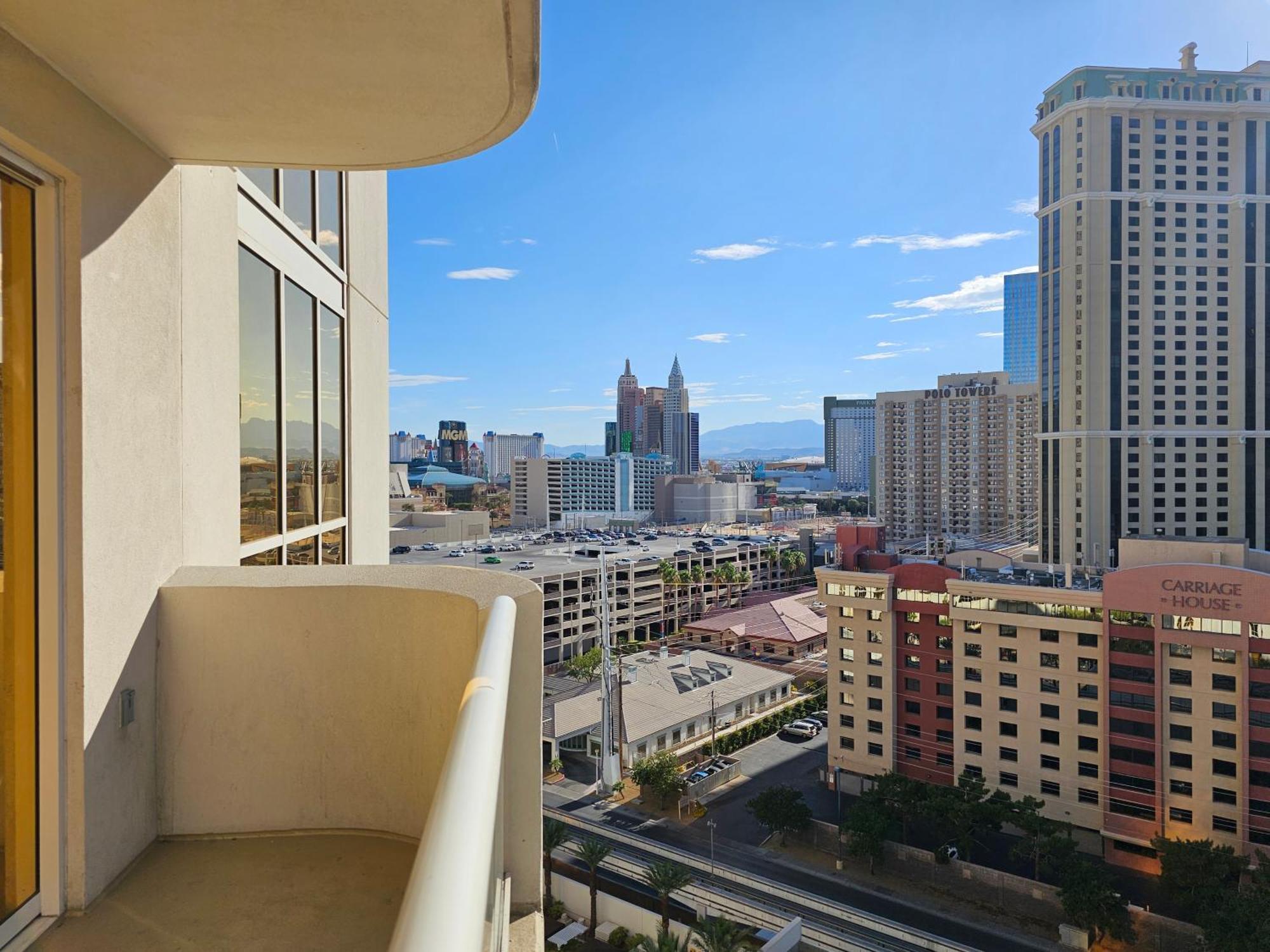 Strip View 1 Bedroom Suite 2 Full Bath Full Kitchen With Balcony - 900 Sqft - Mgm Signature Las Vegas Exterior photo